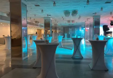 Зал «Лужники» в гостинице «Альфа» Измайлово (м. Партизанская), Москва - забронировать онлайн номера Зал «Лужники» — 650 м² в гостинице «Альфа» Измайлово (м. Партизанская). Фото номера