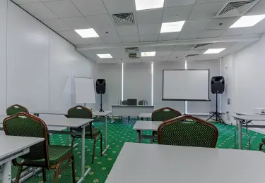 Конференц-зал 4 «ЦСКА» в гостинице «Альфа» Измайлово (м. Партизанская), Москва - забронировать онлайн номера Зал 4 «ЦСКА» — 84 м² в гостинице «Альфа» Измайлово (м. Партизанская). Фото номера