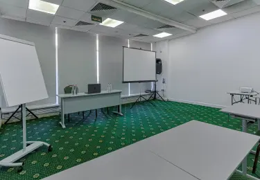 Конференц-зал 4 «ЦСКА» в гостинице «Альфа» Измайлово (м. Партизанская), Москва - забронировать онлайн номера Зал 4 «ЦСКА» — 84 м² в гостинице «Альфа» Измайлово (м. Партизанская). Фото номера
