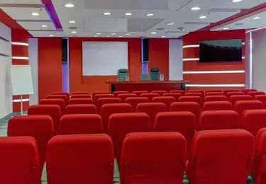 Конференц-зал 7 «Крылатское» в гостинице «Альфа» Измайлово (м. Партизанская), Москва - забронировать онлайн номера Зал 7 «Крылатское» — 116 м² в гостинице «Альфа» Измайлово (м. Партизанская). Фото номера